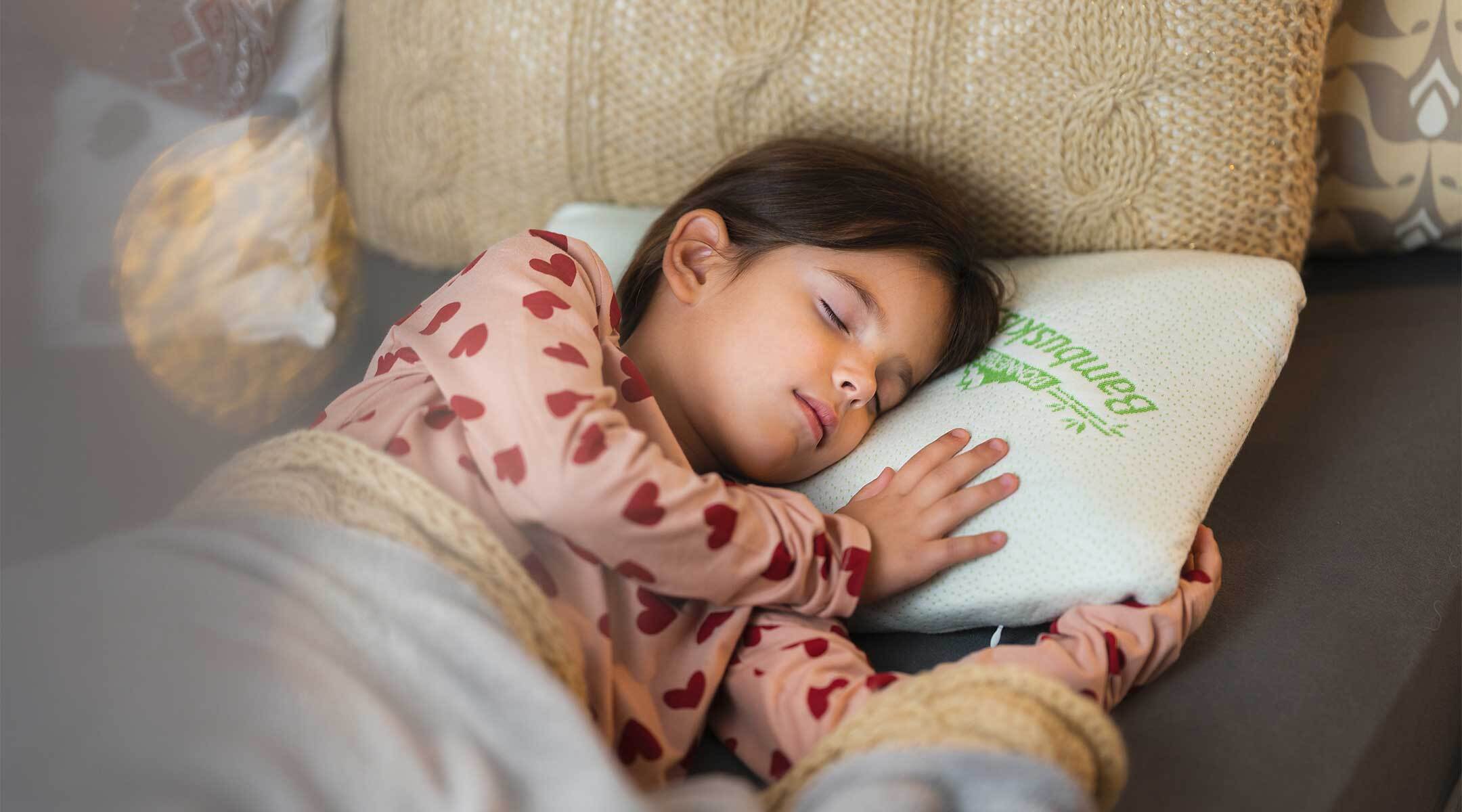 Bambuskissen mit Kind