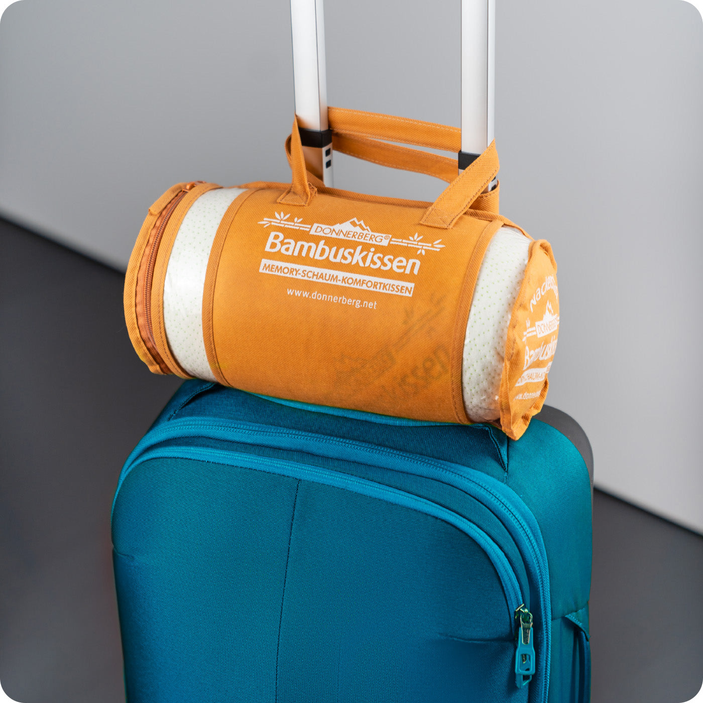 Equipé d'un sac de voyage, l'oreiller bambou Donnerberg est idéal pour les déplacements.
